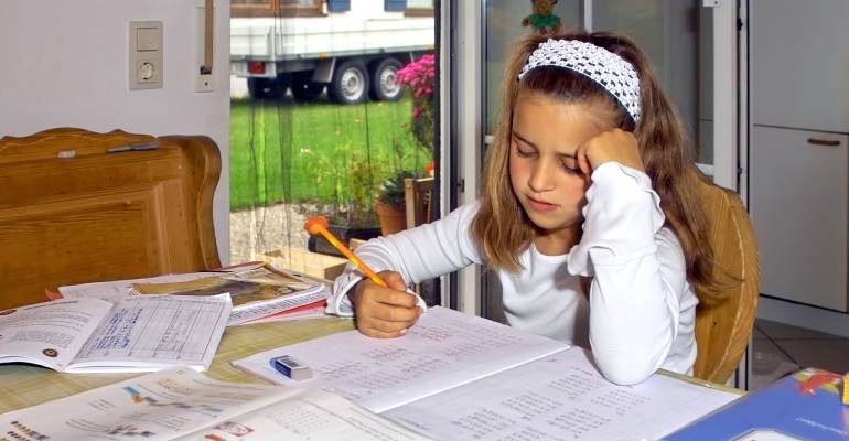 çocuklara ödev yaptırma-ödev yaptırmanın püf noktaları